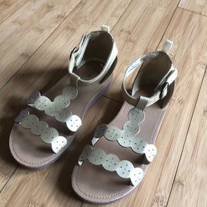 Girls size 2 Carters sandals.